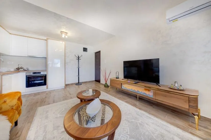 Izdavanje, jednosoban stan, 40m², Pobrežje, Podgorica