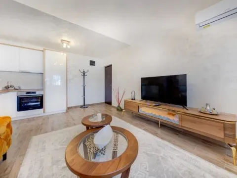 Izdavanje, jednosoban stan, 40m², Pobrežje, Podgorica - image 4