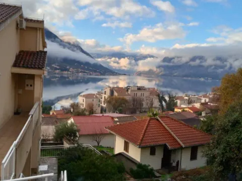 Izdavanje, dvosoban stan, 70m2, Škaljari, Kotor
