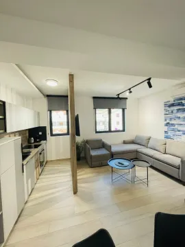 Rent, one bedroom apartment, 55m², Budva, Crna Gora - image 1
