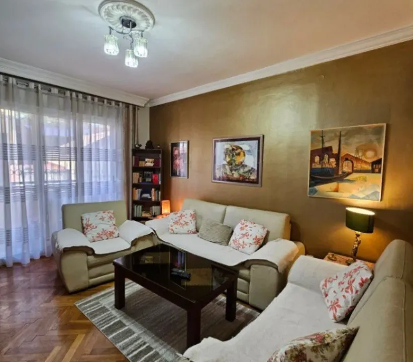 Izdavanje, dvosoban stan, 65m², Centar, Podgorica