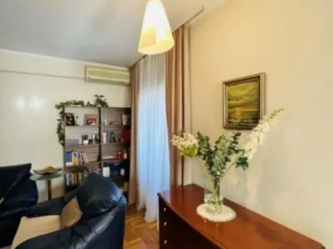 Izdavanje, dvosoban stan, 65m², Stari Aerodrom, Podgorica - image 2