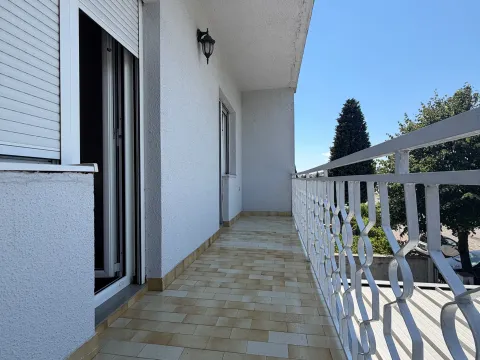 Izdavanje, trosoban stan, 170m², Zlatica, Podgorica - image 6