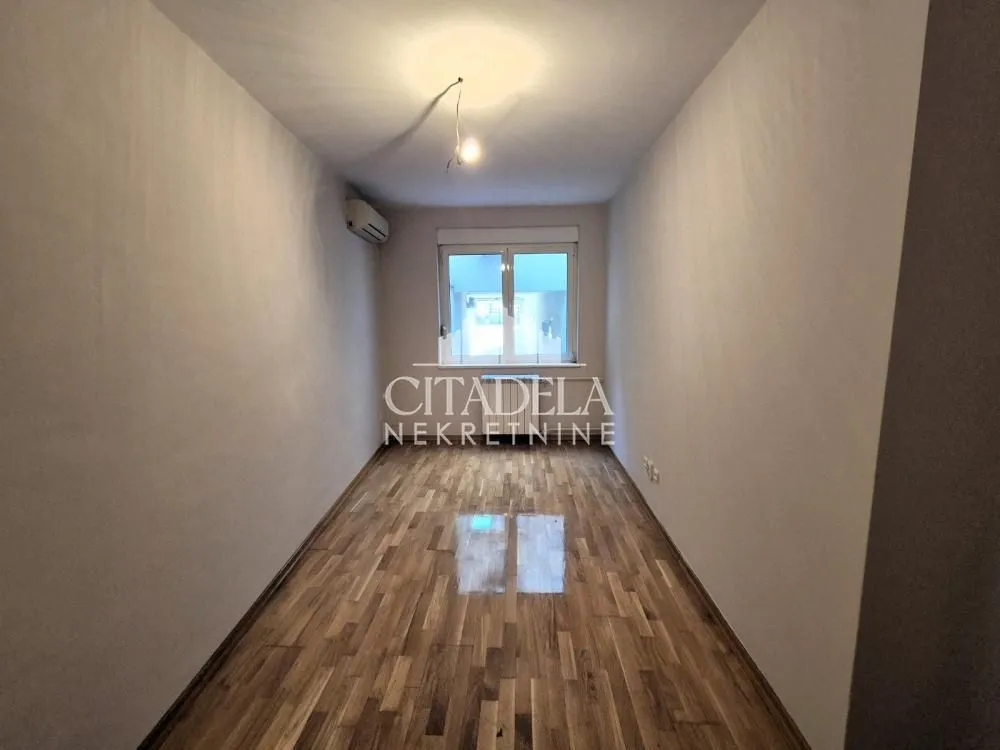 Prodaja, trosoban stan, 74m², Vračar Hram, Vračar Sve Podlokacije