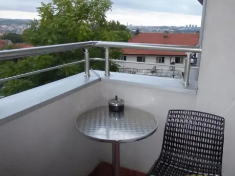 Izdavanje, trosoban stan, 69m², Uciteljsko Naselje, Zvezdara Sve Podlokacije - image 5