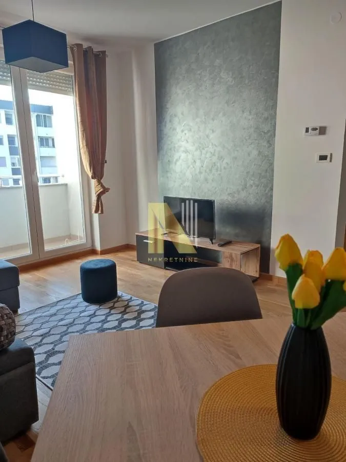 Izdavanje, jednosoban stan, 41m², Sajmište, Novi Sad