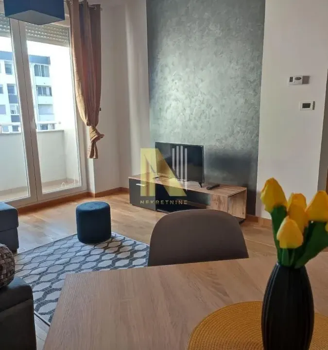 Izdavanje, jednosoban stan, 41m², Sajmište, Novi Sad