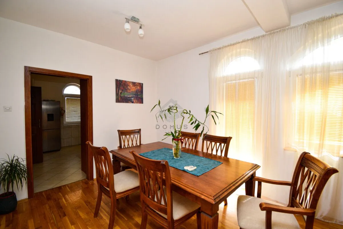 Rent, four bedroom apartment, 180m², Tološi, Podgorica