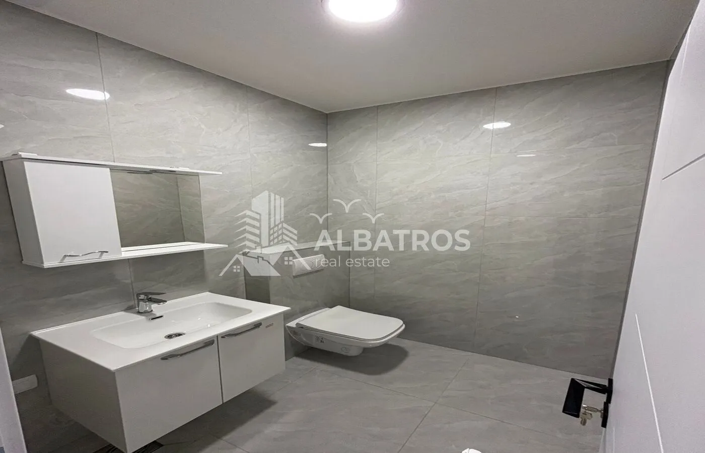 Rent, office space, 37m², Šušanj, Bar