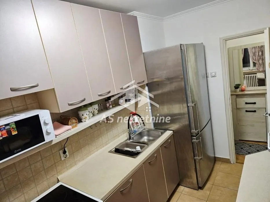 Izdavanje, trosoban stan, 85m², Slavija, Vračar Sve Podlokacije