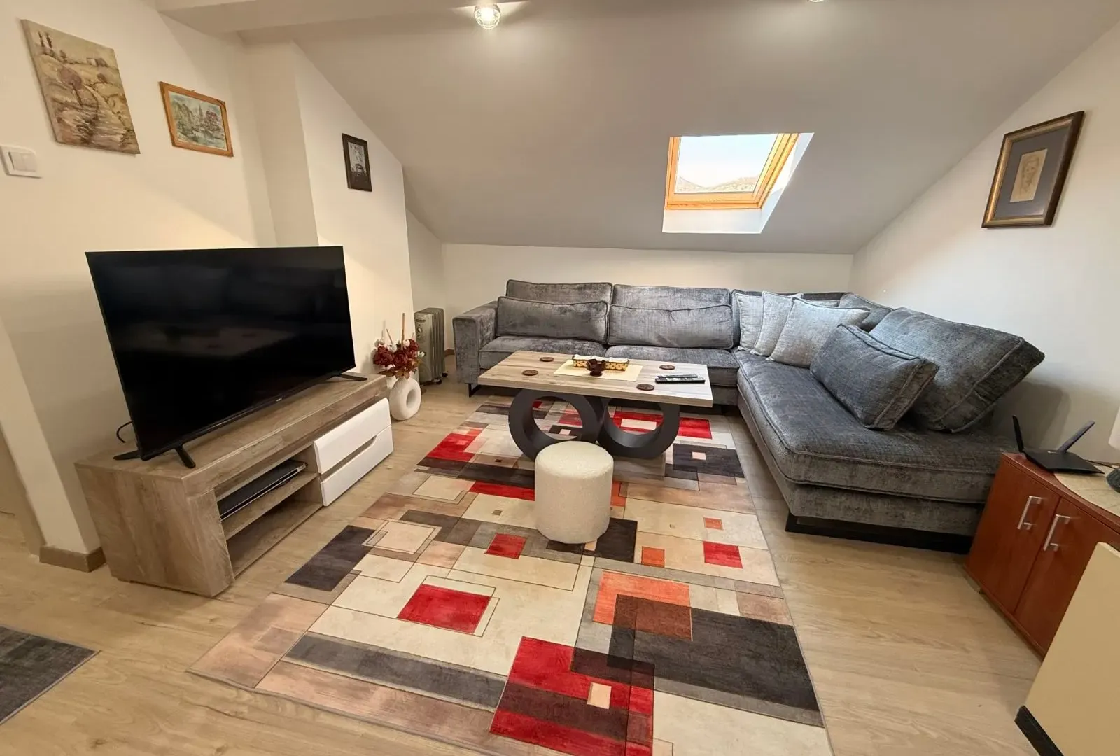 Izdavanje, jednosoban stan, 45m², Centar, Cetinje