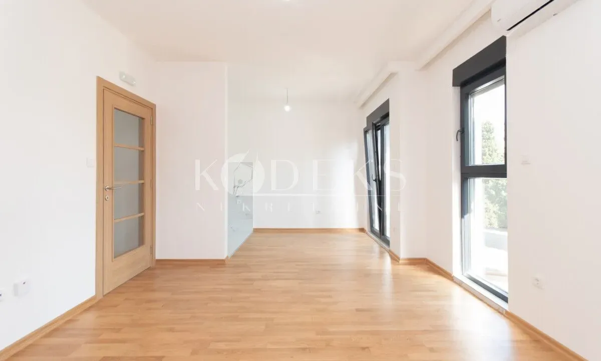 Rent, office space, 50m², Momišići, Podgorica