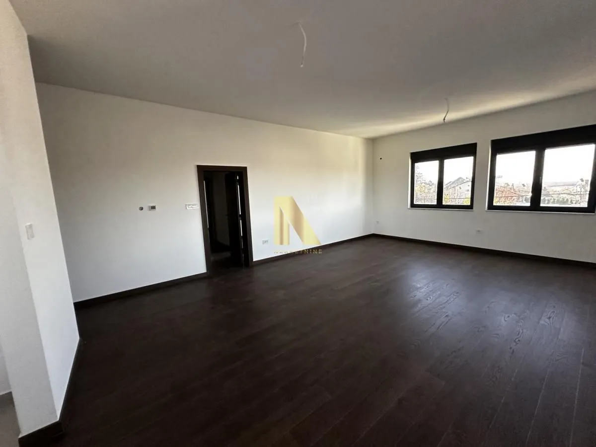 Prodaja, četvorosoban stan, 125m², Sremska Kamenica, Petrovaradin