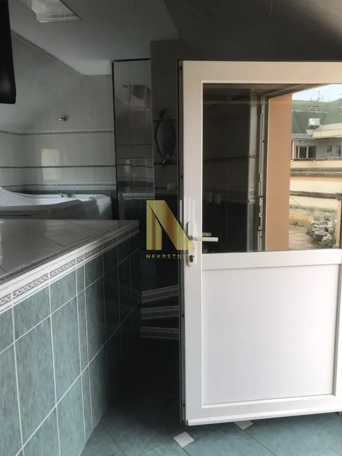 Prodaja, stan, 130m², Grbavica, Novi Sad Sve Podlokacije