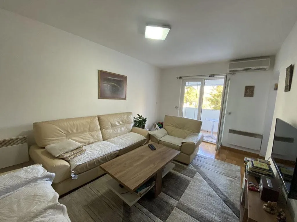 Izdavanje, dvosoban stan, 70m², Centar, Podgorica