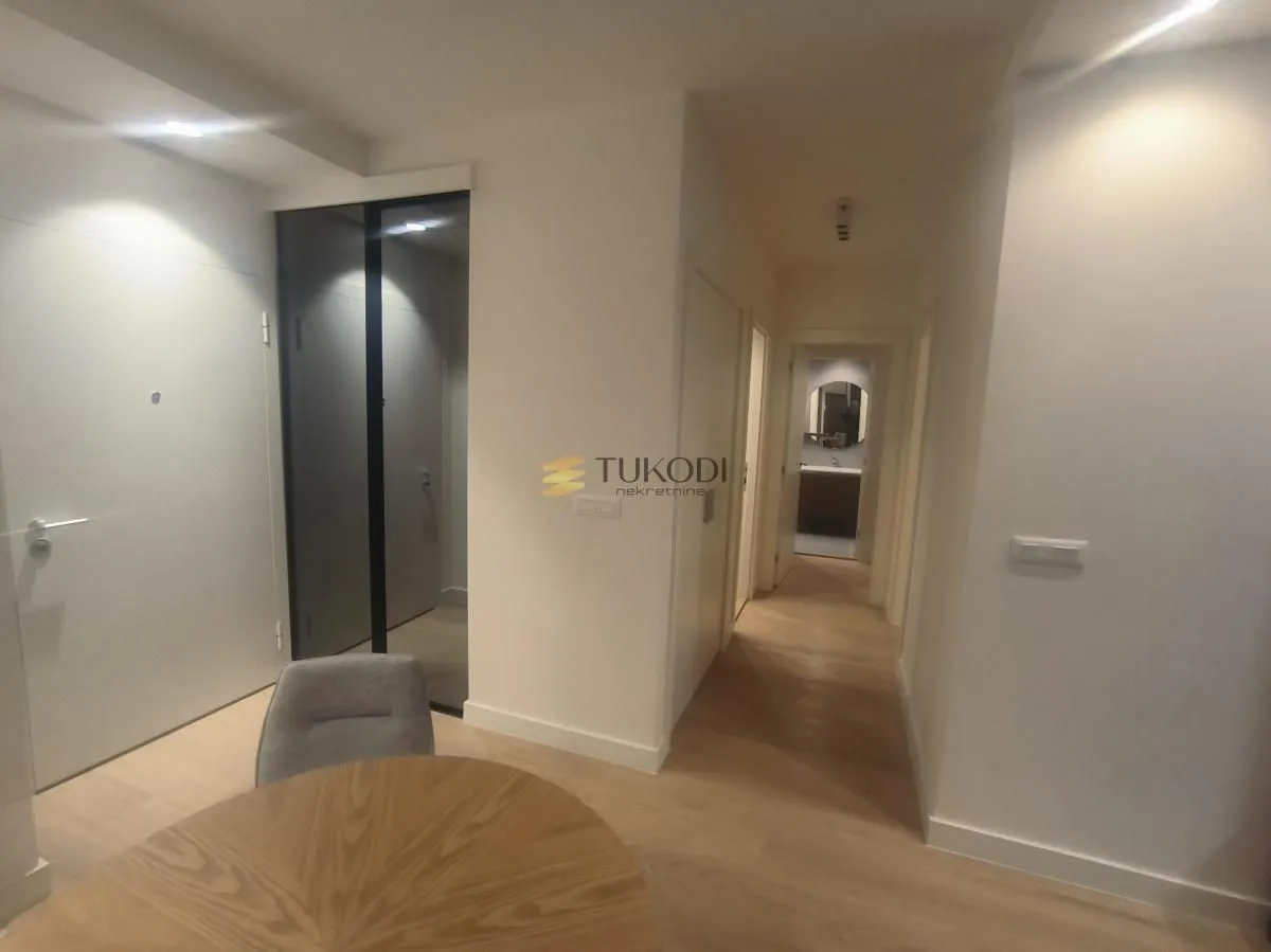 Izdavanje, dvosoban stan, 75m², Savski Venac, Beograd