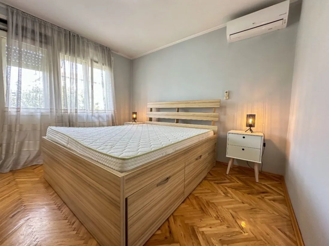 Izdavanje, dvosoban stan, 106m², Stari Aerodrom, Podgorica