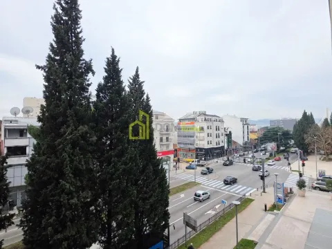 Izdavanje, dvosoban stan, 76m², Centar, Podgorica - image 14