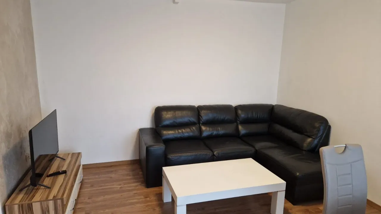 Izdavanje, jednosoban stan, 40m², Blok 6, Podgorica