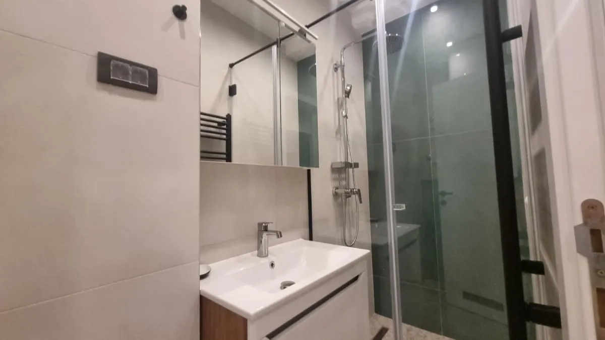 Izdavanje, trosoban stan, 60m², Stari Grad, Beograd