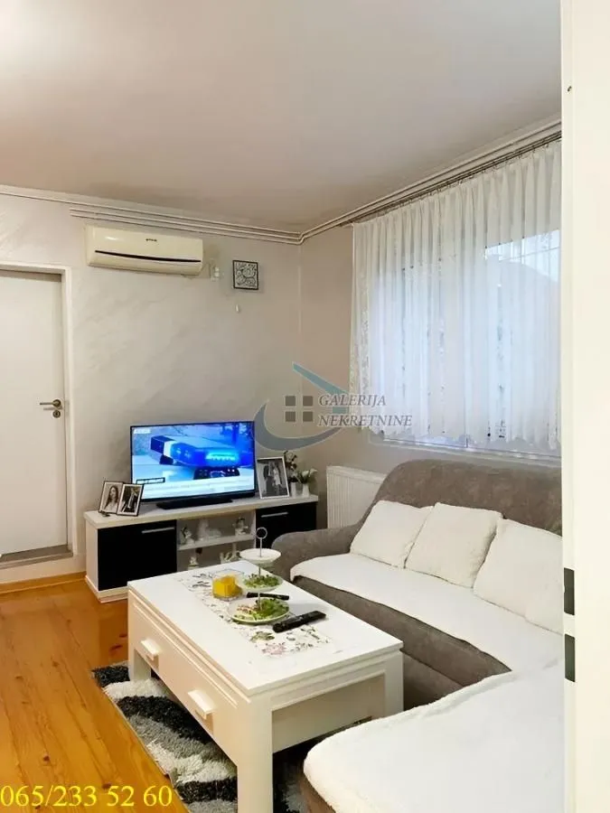 Prodaja, kuća, 290m², Centar, Inđija
