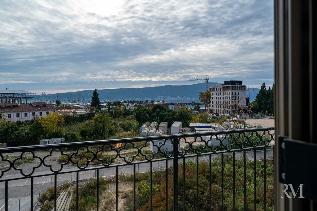 View from the terrace towards the surroundings and mountains.