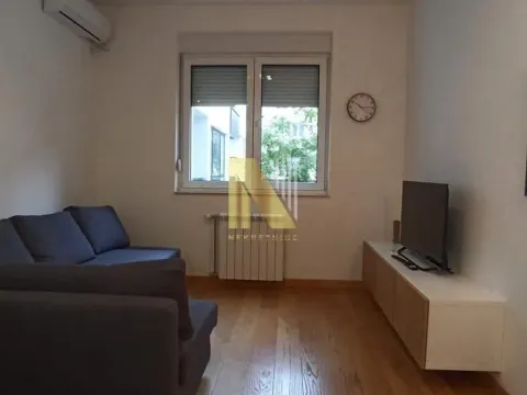 Izdavanje, dvosoban stan, 37m², Centar, Novi Sad - image 4