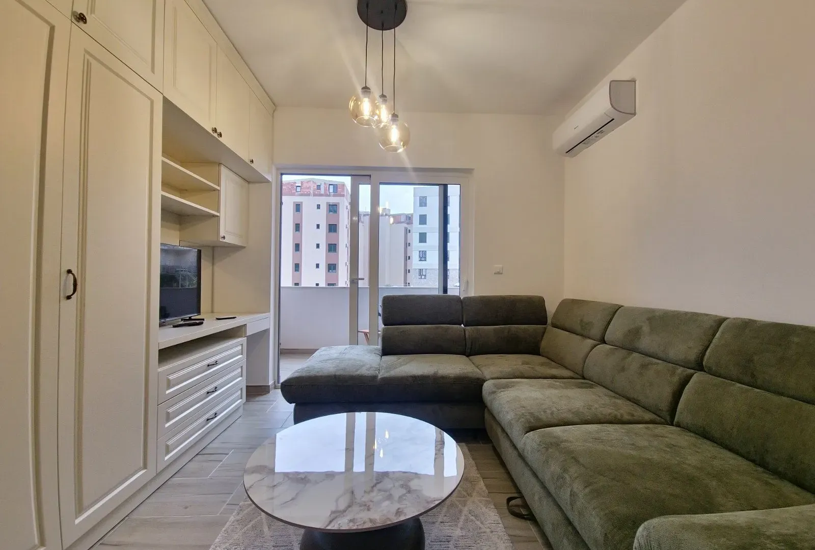 Izdavanje, garsonjera, 25m², Bečići, Budva