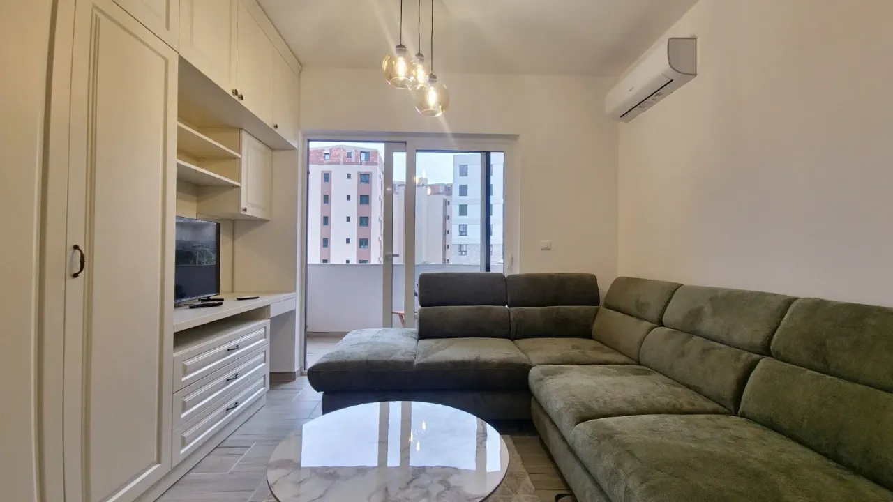 Rent, studio apartment, 25m², Bečići, Budva