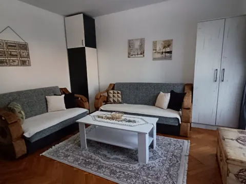 Rent, studio apartment, 25m², Stari Aerodrom, Podgorica - image 1