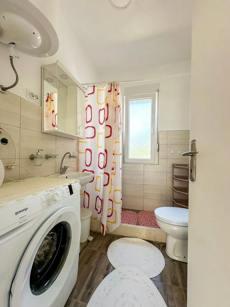 Izdavanje, kuća, 104m², Tološi, Podgorica