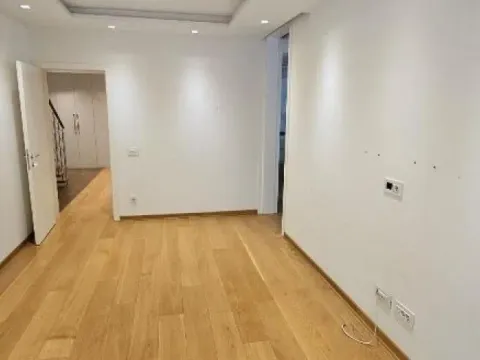 Prodaja, poslovni prostor, 148m², Vračar Hram, Vračar Sve Podlokacije - image 8