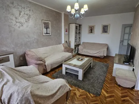 Rent, three bedroom apartment, 100m², Pejton, Podgorica - image 1