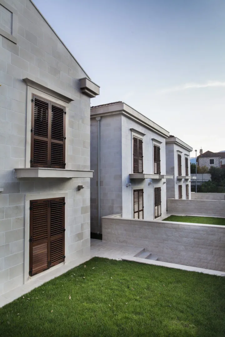 Prodaja, četvorosoban stan, 196m², Dobrota, Kotor
