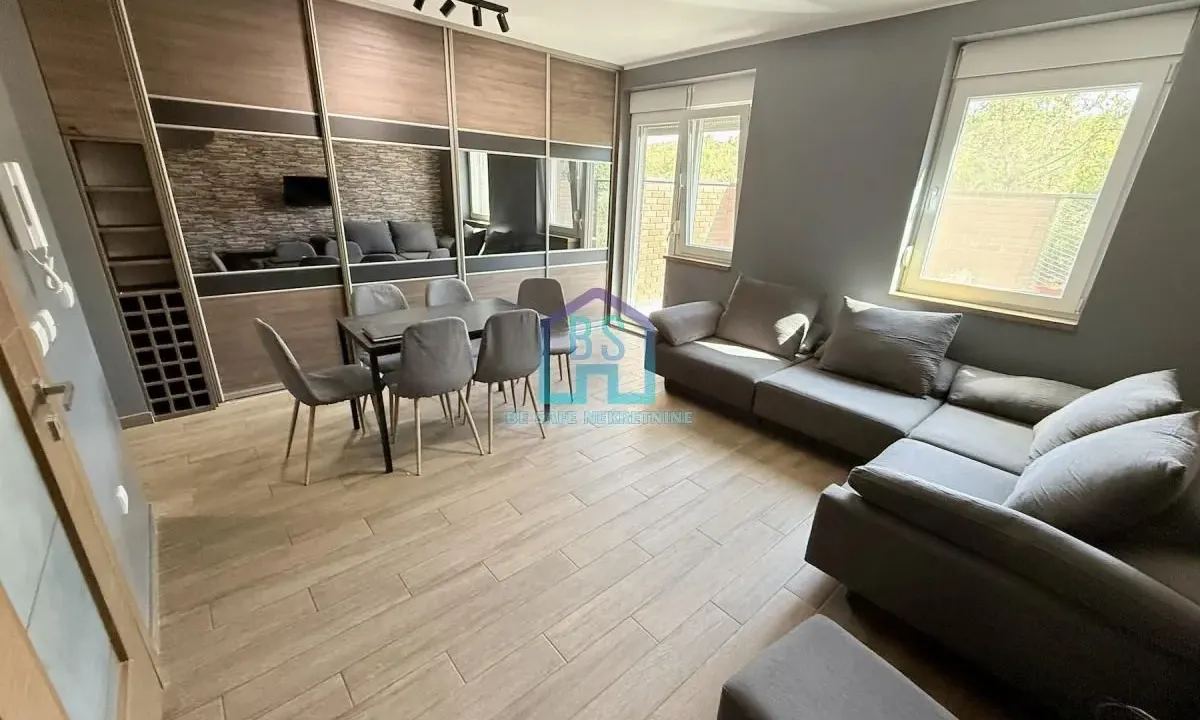 Prodaja, četvorosoban stan, 73m², Alibegovac, Petrovaradin