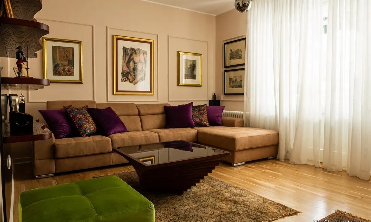 Izdavanje, trosoban stan, 103m², Savski Venac, Beograd