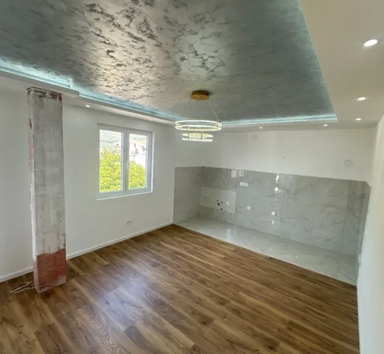 Izdavanje, dvosoban stan, 60m², Dobre Vode, Bar