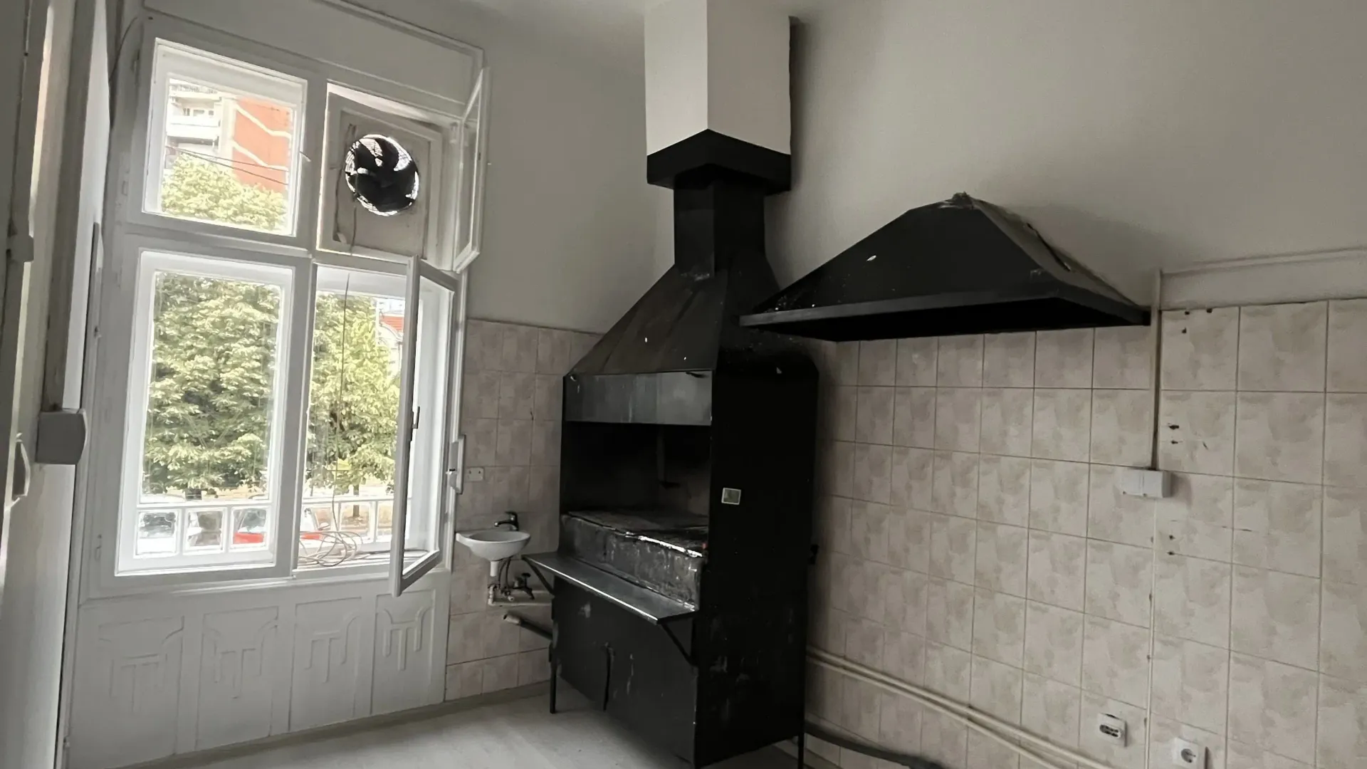 Izdavanje, poslovni prostor, 100m², Centar, Leskovac