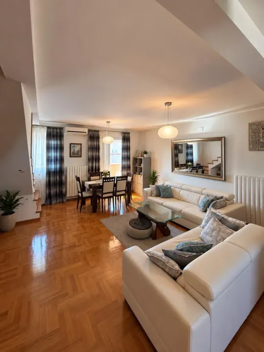 Prodaja, četvorosoban stan, 108m², Zemun Gornji Grad, Zemun Sve Podlokacije