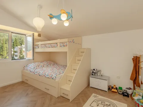 Rent, three bedroom apartment, 125m², Donja Lastva, Tivat - image 18