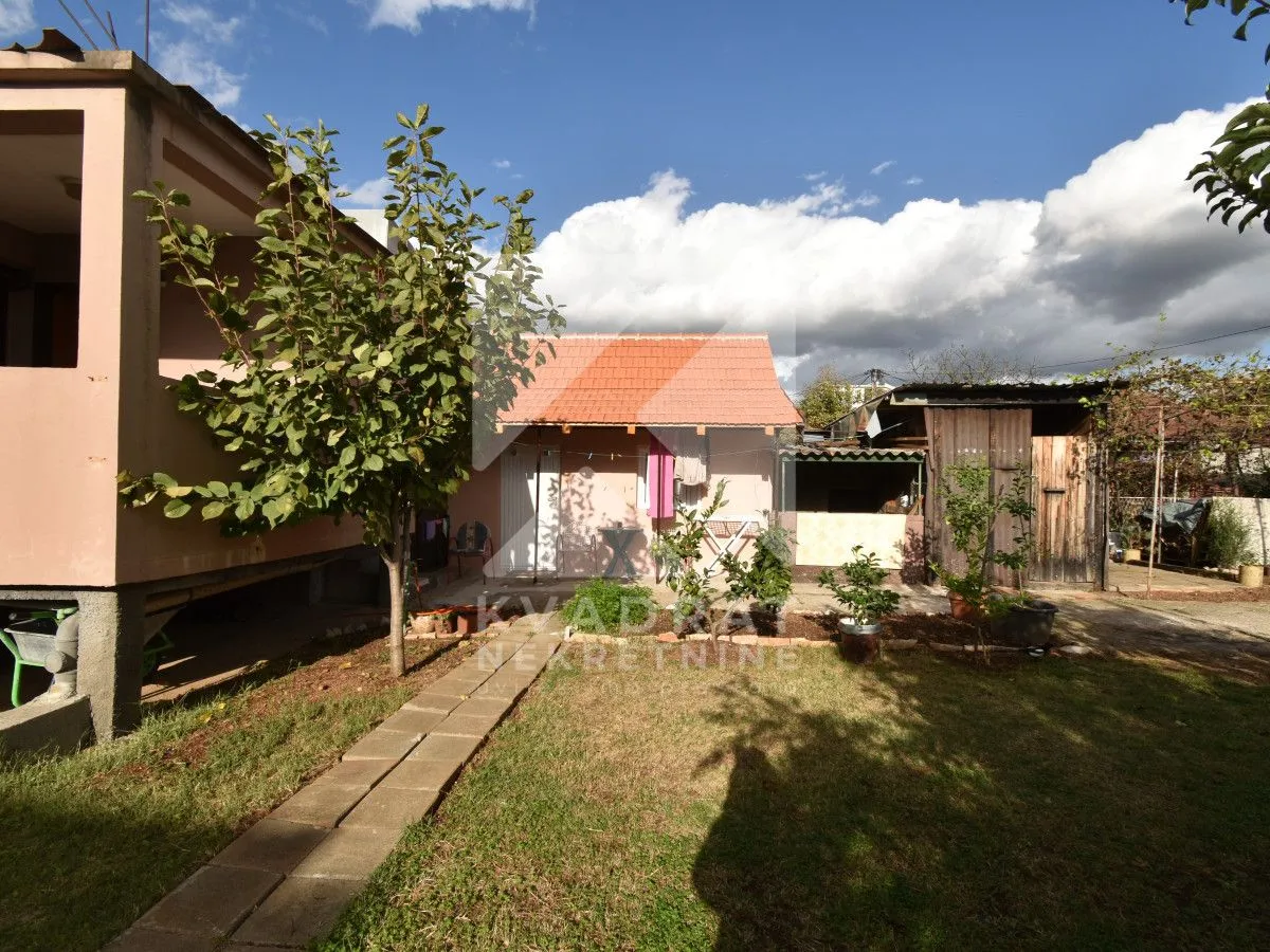 Prodaja, kuća, 200m², Tološi, Podgorica