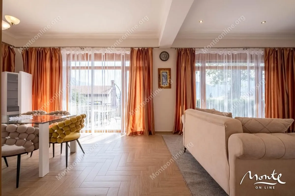Prodaja, dvosoban stan, 79m², Orahovac, Kotor