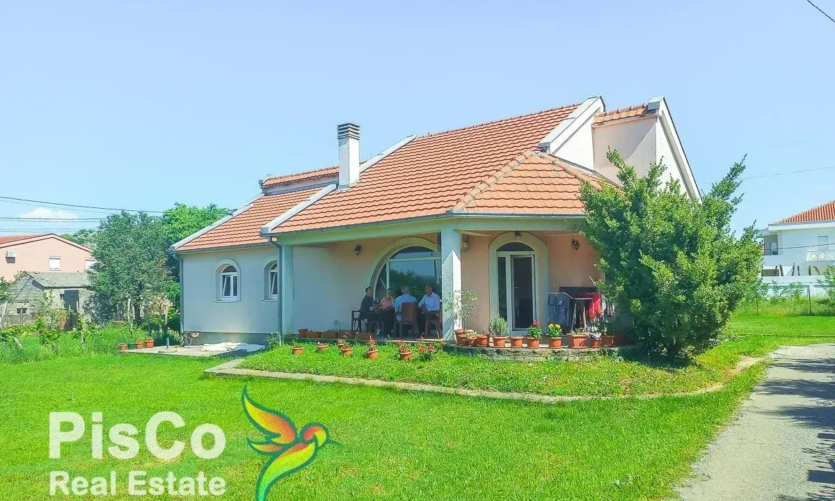 Prodaja, kuća, 180m², Donja Gorica, Podgorica