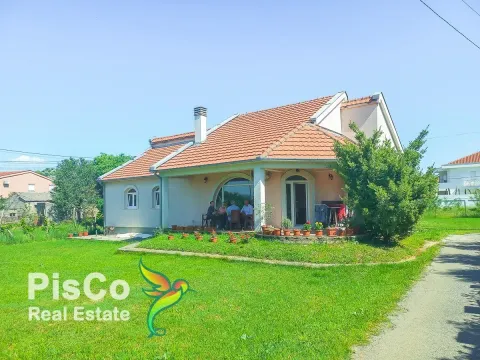 Prodaja, kuća, 180m², Donja Gorica, Podgorica - image 1