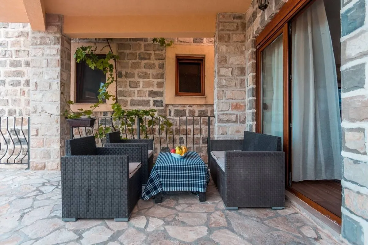 Rent, house, 110m², Lapčići, Budva