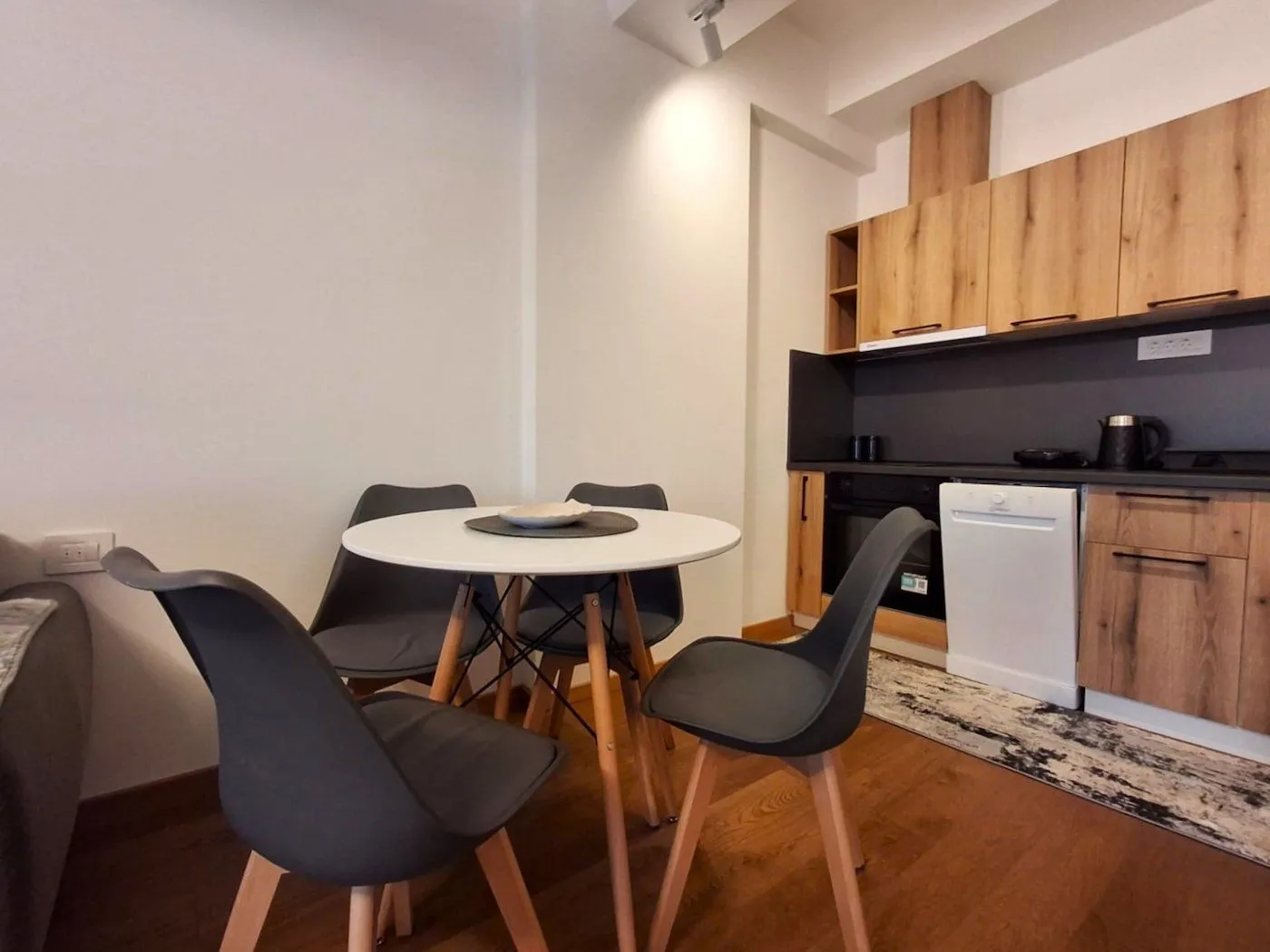 Izdavanje, jednosoban stan, 56m², Stara Varoš, Podgorica