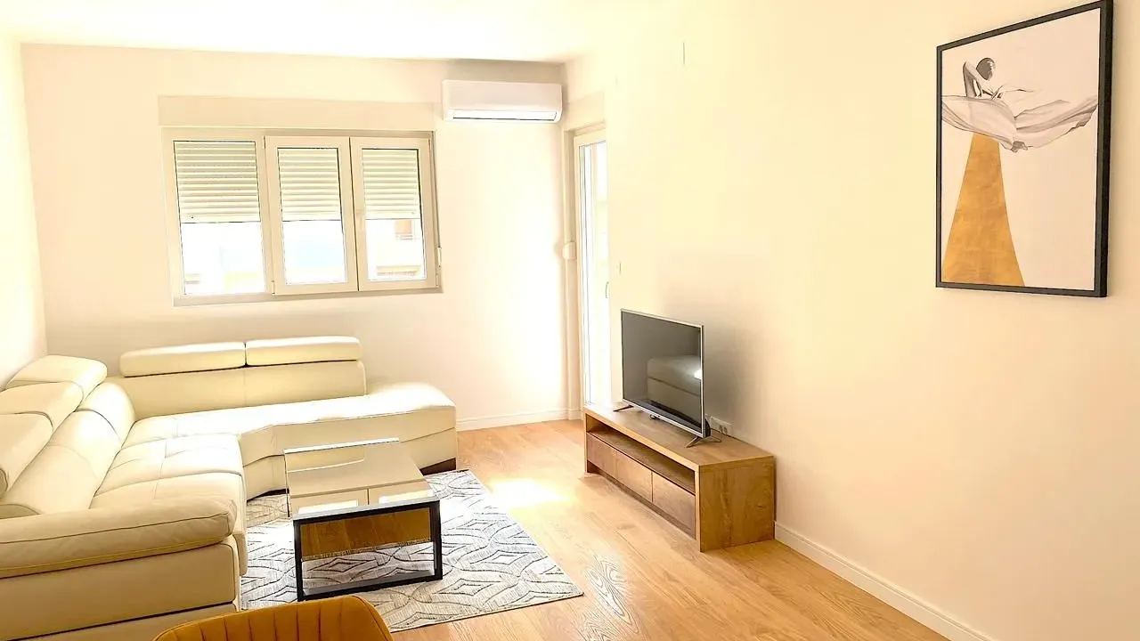 Izdavanje, stan, 70m², Central Point, Podgorica