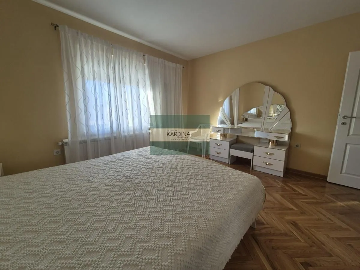 Prodaja, kuća, 379m², Trnava, Jagodina