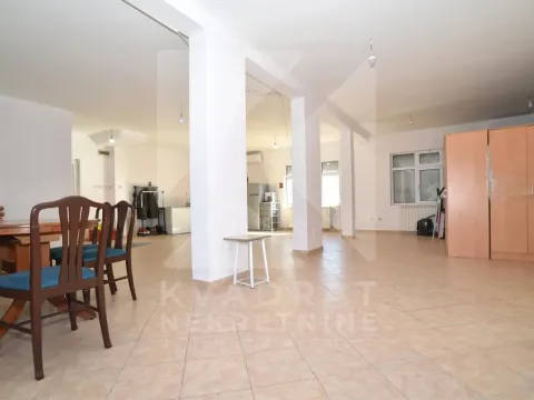 Izdavanje, poslovni prostor, 100m², Zlatica, Podgorica - image 2