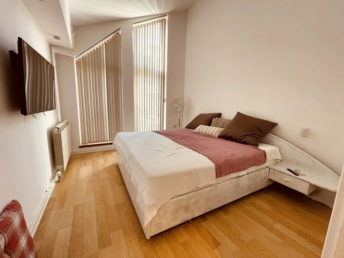 Rent, four bedroom apartment, 118m², Kalenić Pijaca, Vračar Sve Podlokacije